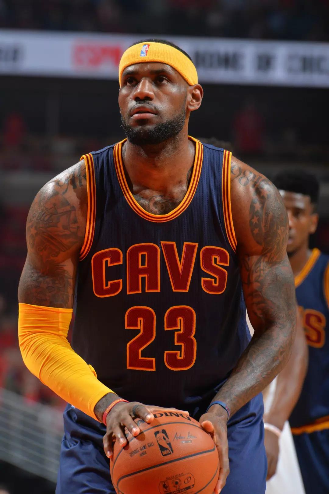 英超3-1大冷门！11.4亿豪门轰然倒下 升班马终结4连败逃离降级区（英超3-1爆冷！总身价11.4亿豪门折戟 升班马止住4连败逃离降级区）