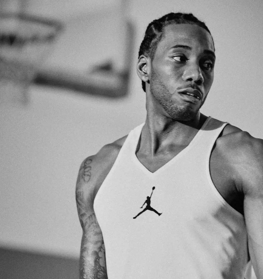 不理想！班凯罗半场6中2拿到7分2断 正负值-5（班凯罗半场低迷：6投2中仅7分2抢断，正负值-5）