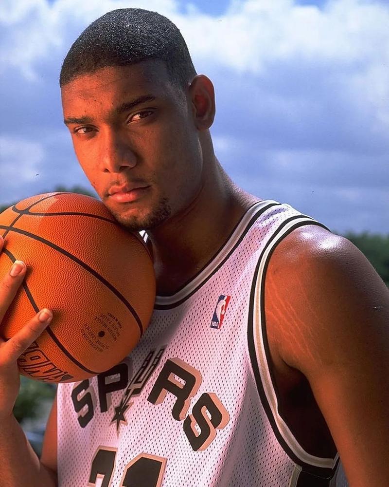 CBA：上海男篮主场大胜同曦（CBA联赛：上海男篮主场轻取同曦）