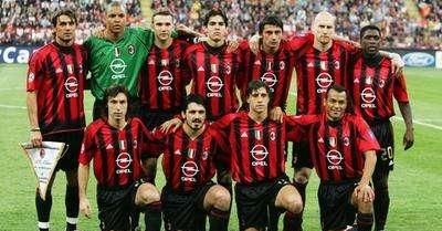 德甲半场：费尔南德斯连送精彩扑救，奥格斯堡0-0汉堡（德甲半场：费尔南德斯连连神扑，奥格斯堡与汉堡互交白卷）