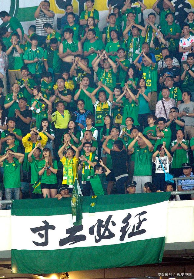 卡马乔：维尼修斯国家德比被换下有情绪正常，5分钟就没事了（卡马乔：维尼修斯在国家德比被换下情绪波动属正常，五分钟就平复了）