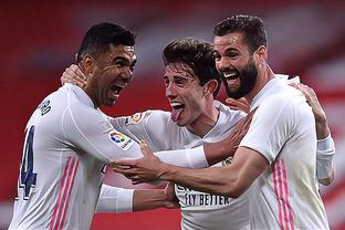 申京：KD对待训练就像比赛一样全力投入，19年如一日的坚持（申京赞KD训练投入如赛场，19年如一日坚持不怠）