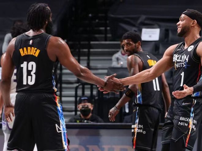 博尼：米兰德比氛围堪比皇马对阵巴萨；我要提升背身持球能力（博尼：米兰德比气氛不逊于皇马对巴萨；我还要提升背身护球能力）