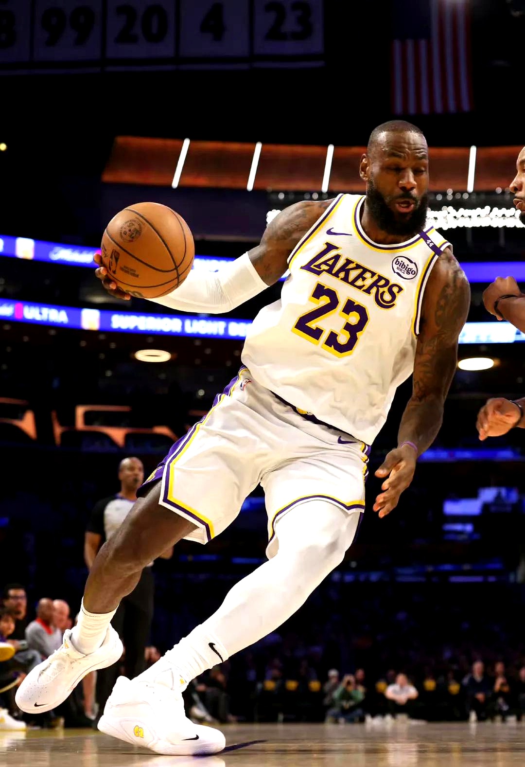 TA：桑切斯最近在逐渐进步，他已成为英超最可靠的门将之一（TA：桑切斯状态稳步上扬，现已跻身英超最可靠门将之列）