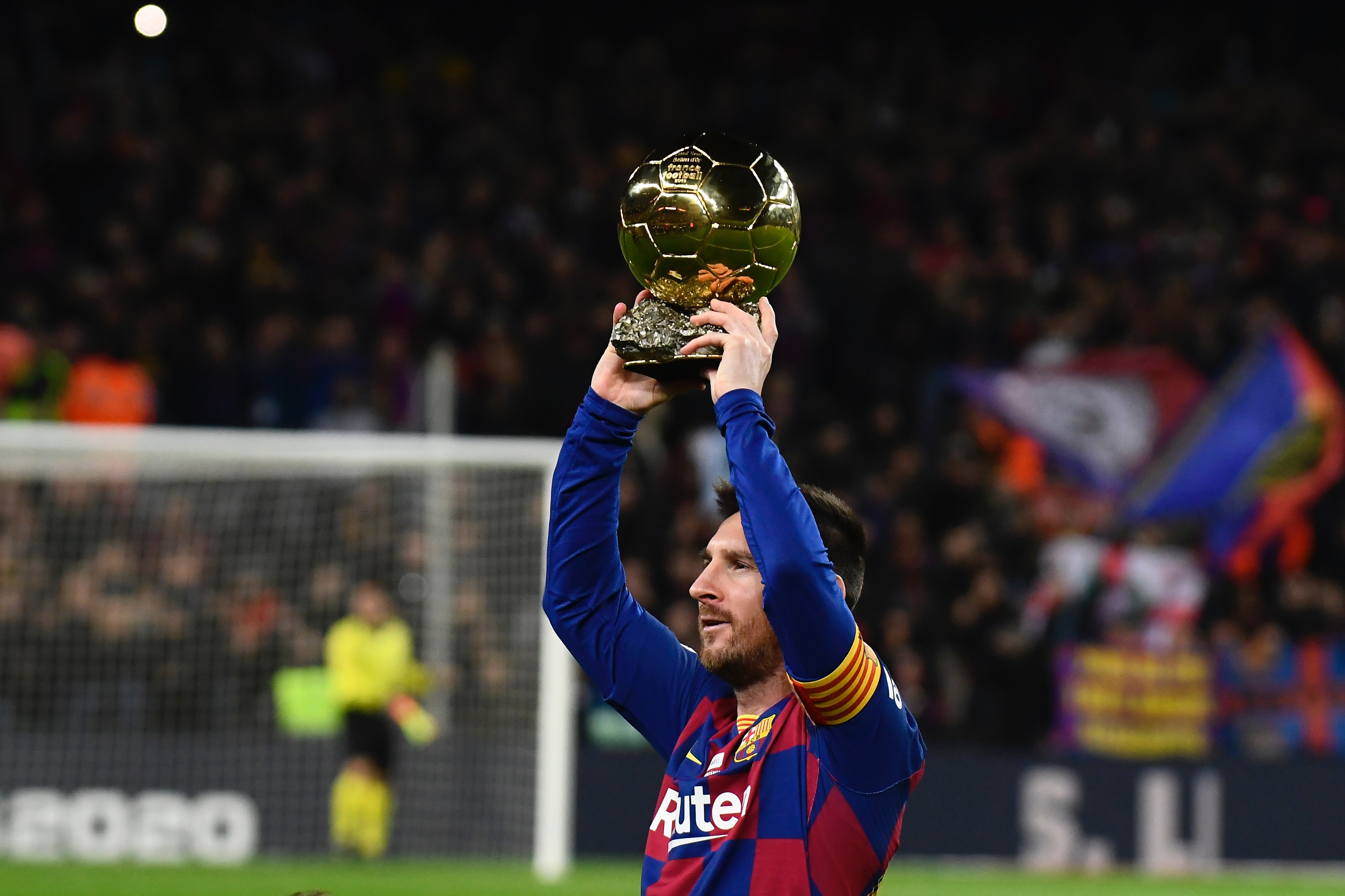 半场战报：都灵2-2比萨，切-亚当斯、乔瓦尼-西蒙尼破门，莫雷奥两球（上半场战况：都灵2-2比萨，切-亚当斯、乔瓦尼-西蒙尼破门，莫雷奥梅开二度）