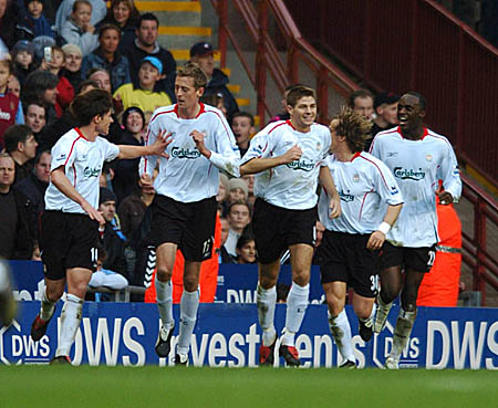 自加盟巴萨以来拉菲尼亚西甲助攻28次，同期仅次于格列兹曼（加盟巴萨后，拉菲尼亚西甲已贡献28次助攻，同期仅次于格列兹曼）