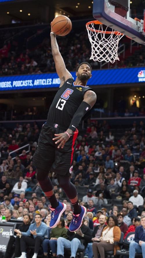 活塞队记：艾维今天可以出战，此前被列入出战成疑名单（活塞记者：艾维今日确认出战，先前曾被列为出战成疑）