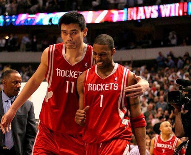 体坛：狼队想与徐彬签约4-5年，球员已搭乘航班前往英国（体坛消息：狼队计划与徐彬签约4至5年，球员已启程飞赴英国）