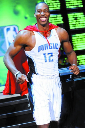 记者：阿隆索执教皇马后常与瓜帅交流；他可能不想小熊留队（记者：阿隆索入主皇马后与瓜帅交流频繁，或无意让小熊留队）