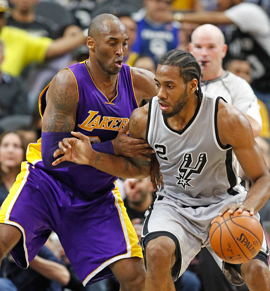 状元本色！弗拉格篮下接球原地起跳 单臂举火烧天暴扣惊艳全场（状元风采尽显！弗拉格篮下接应原地起飞，单臂擎天重扣惊艳全场）