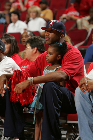 贝尔：我和C罗关系融洽，媒体报道我沉迷高尔夫球是无稽之谈（贝尔澄清：与C罗关系良好，所谓沉迷高尔夫纯属不实传闻）