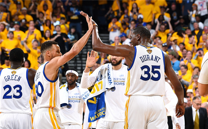 欧冠积分榜分析：各队晋级形势紧张,（欧冠积分形势解读：各队出线压力陡增）