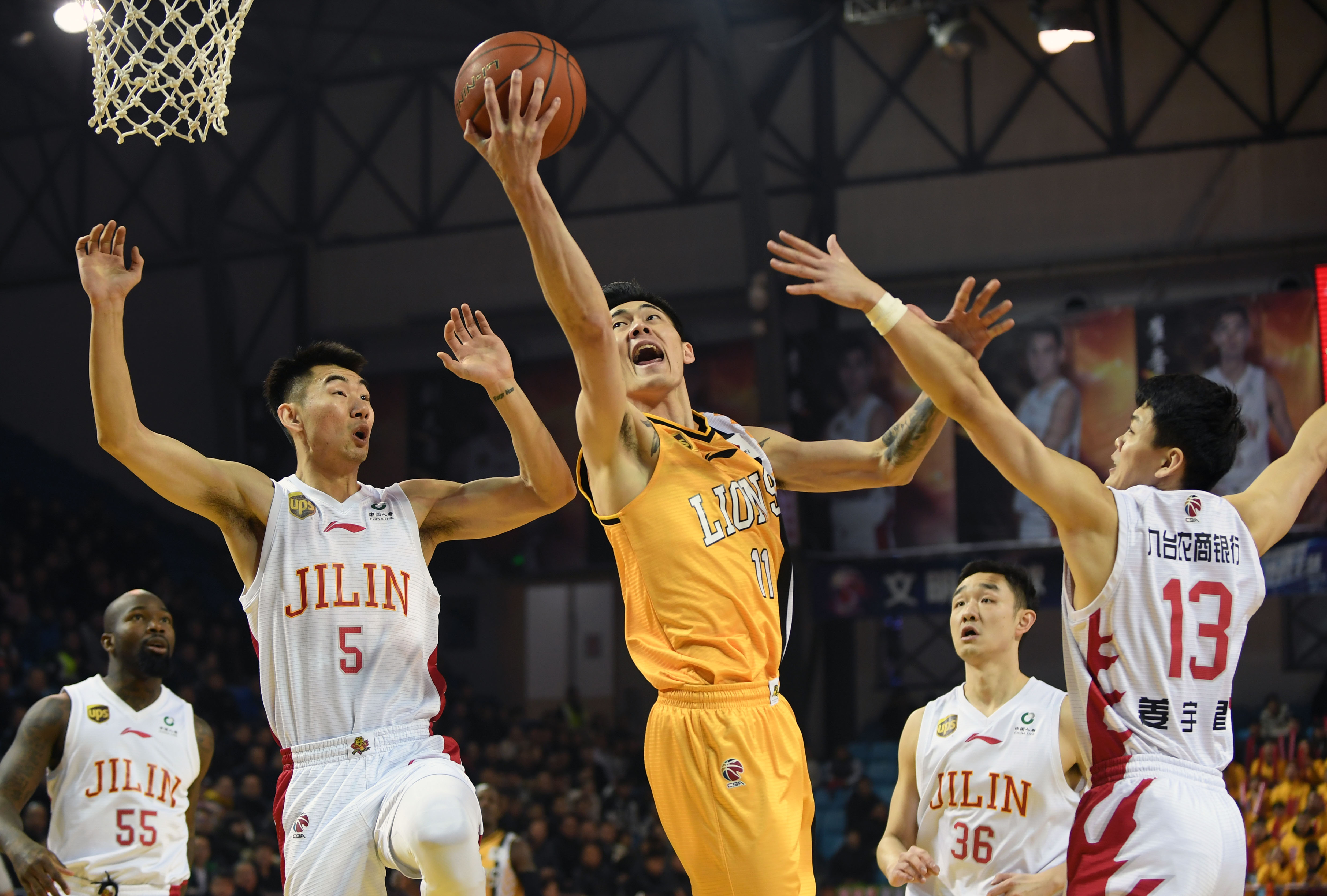 加兰闪耀赛场，多队争相追捧（加兰大放异彩，多队竞相追逐）