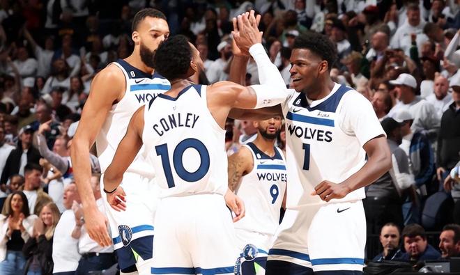 斯坎迪奇抵达圣保罗（斯坎迪奇飞抵圣保罗）