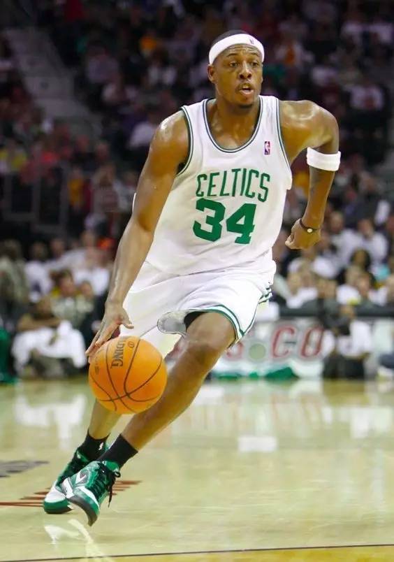 里瓦尔多专栏：如果离开皇马，阿隆索的理想去处是执教利物浦（里瓦尔多专栏：阿隆索若离开皇马，执教利物浦是最佳选择）