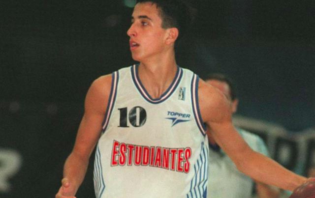 复盘米兰0-1被淘汰：射手隐身后场失准，没有魔笛红黑军团不会踢（米兰0-1出局复盘：锋线哑火、后防走样，缺少魔笛红黑军团无所适从）