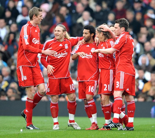 边锋赛后晒伤痕，网友称其太拼了（边锋赛后晒出伤痕，网友直呼拼劲十足）