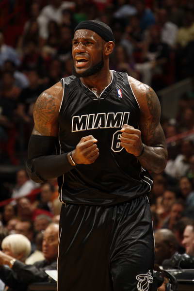 苏超泰州主帅：没觉得自己是城市英雄，走下领奖台就从零开始（苏超泰州主帅：不自居城市英雄，下台即归零再出发）