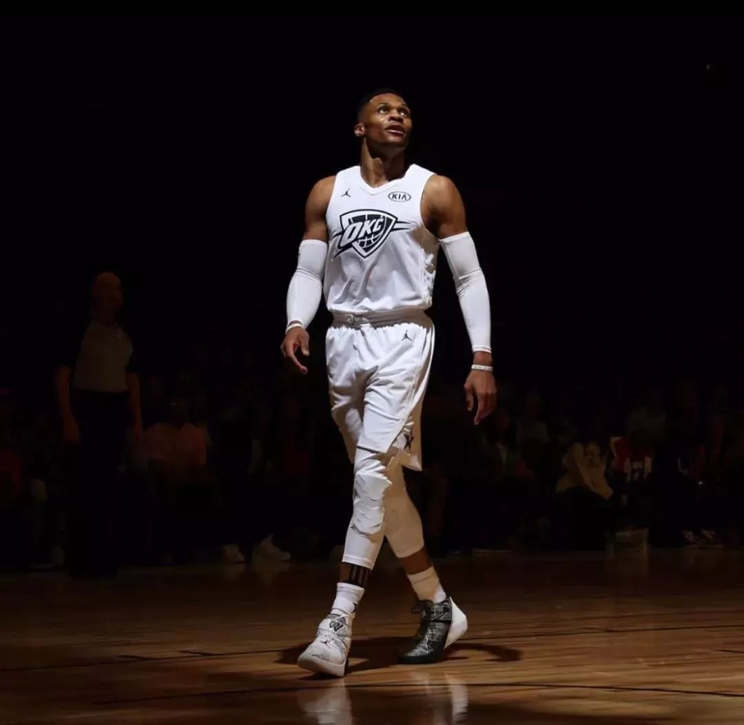 巴克利：我曾指责乔丹不是合格的总经理，从此我们的友谊结束了（巴克利：因批评乔丹总经理能力不合格，我们的友谊就此终结）