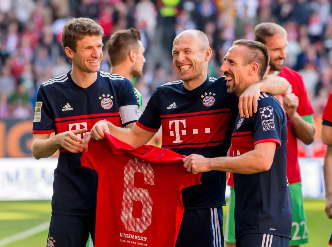 康宁汉姆生涯罚球命中率85%，但是连续2场投丢关键罚球（尽管生涯罚球率85%，康宁汉姆已连两场丢关键罚球）